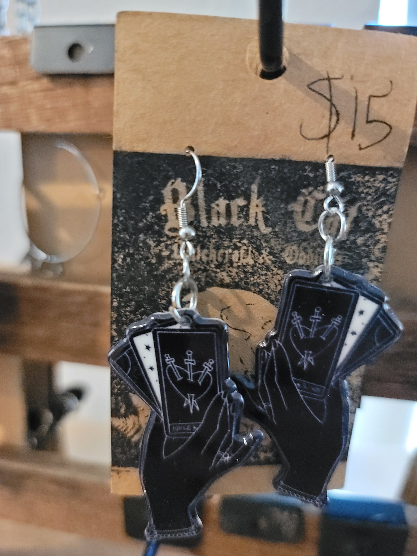 Acrylic Tarot hands earrings (black)